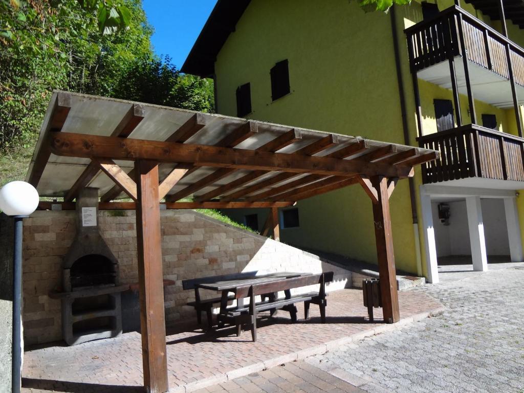 Residence Ai Tovi Bezzecca Exterior photo